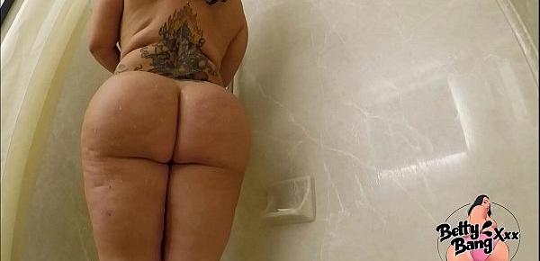  PAWG Betty Bang Takes A Sultry Hot Soapy Shower